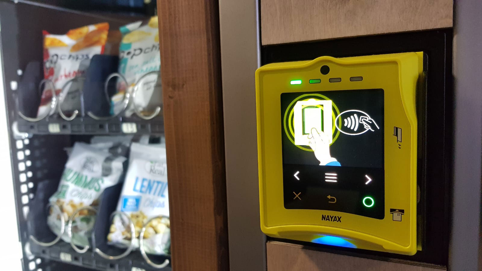 cashless vending machines feature